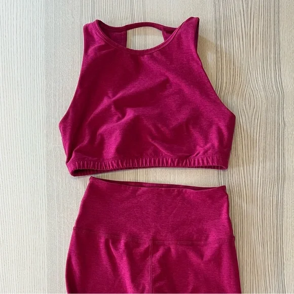 Beyond Yoga High Neck Open Back Sports Bra and Leggings SET Dragonfruit Sangria - Picture 1 of 5